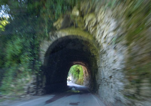 Strada della forra tunnel